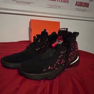 Size 6 LeBron 17